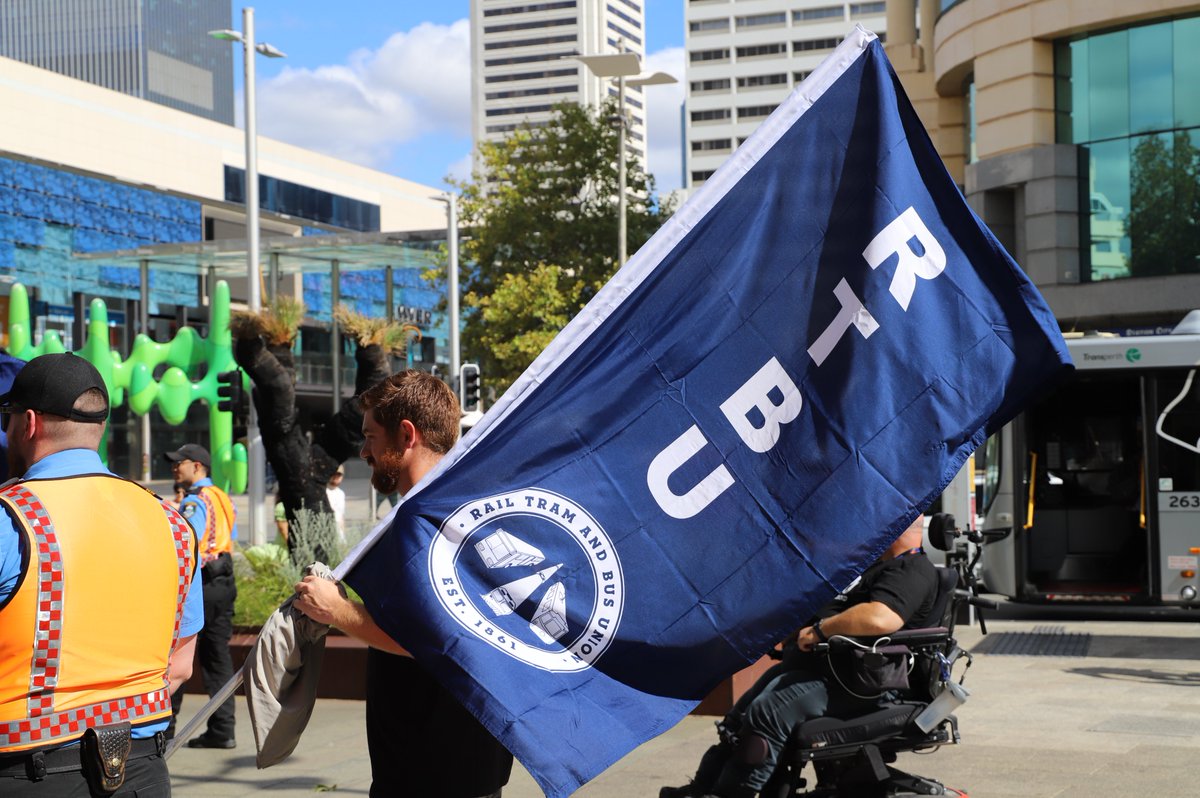 Well done to everyone who joined in solidarity with RTBU Western Australia members outside Perth Train Station this afternoon to call on Government to deliver a fair offer for WA's Transit Officers. Workers united will never be defeated!💪#PublicSectorAlliance #PublicSectorStrong