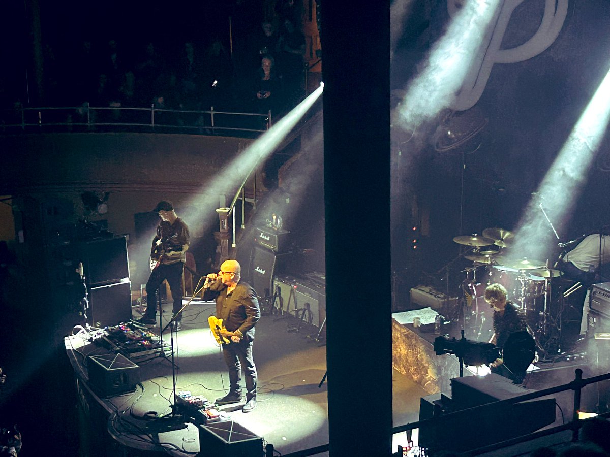 The one and only @PIXIES on their first of three sell out dates @Alberthallmcr Great support from @thepalewhite too!