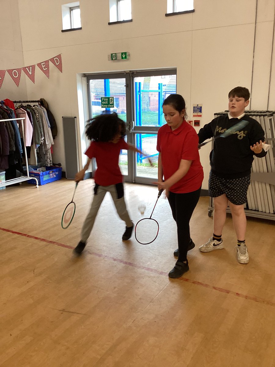 MissBeeYear6's tweet photo. Year 6 worked on perfecting their aim in badminton yesterday. 🏸 https://t.co/Cu2S6RYnEJ