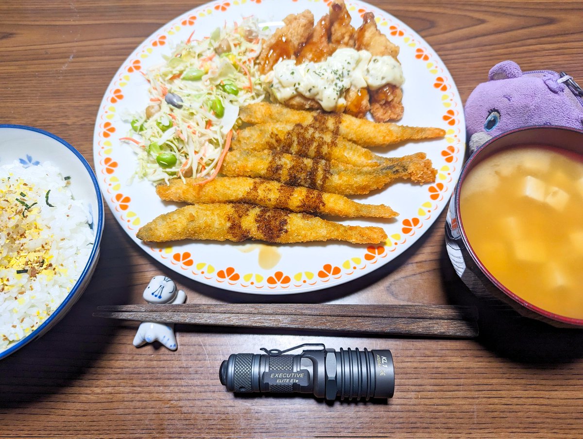 hg4eHPzmvVIEmWD's tweet photo. ししゃもフライ✨🍚(´-(ェ)-`;)♥🦸
#メシアンドライト #SUREFIRE #E1e #ExectiveElite #KL1 #シュアファイア https://t.co/3gDQJrKeaW