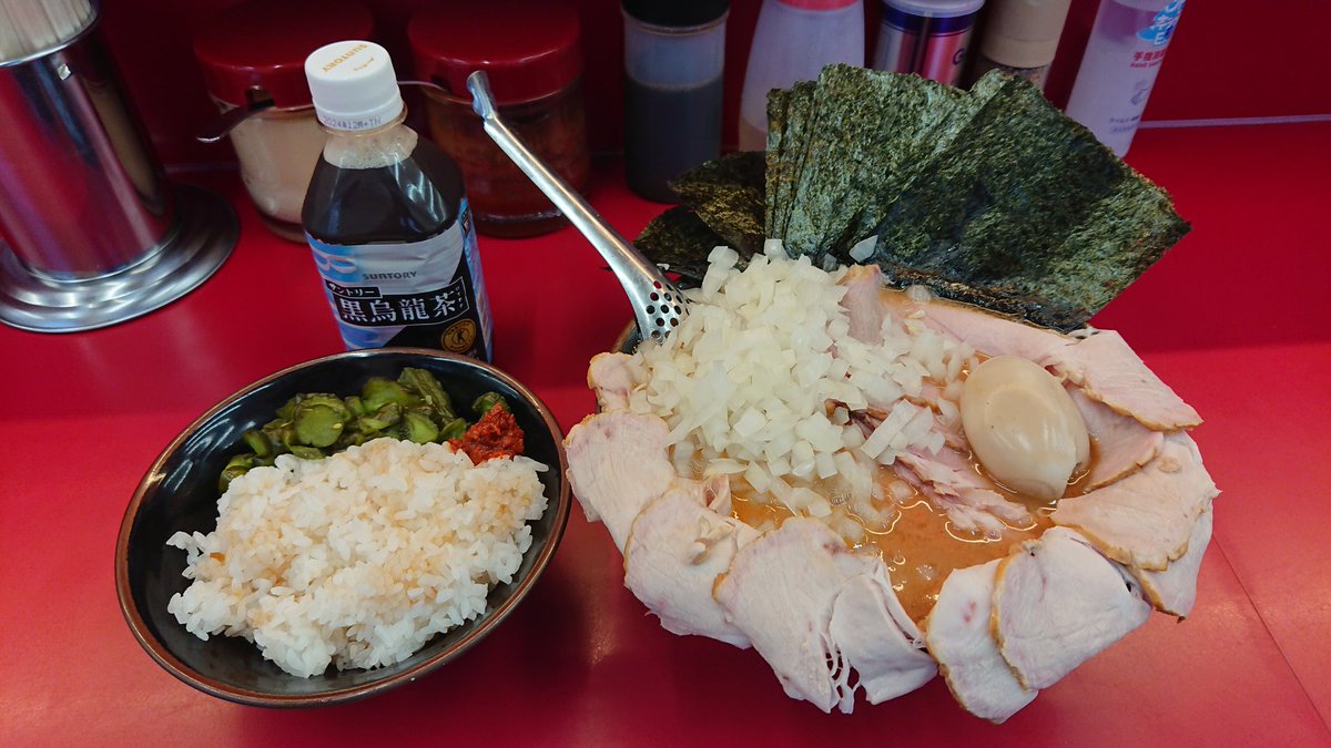 今日は卒業式前日に相馬家へ🍜

のりチャーシュー 並 味噌変更
🐷チャーシューTP×2🐷
玉ねぎ

疲れた体に濃厚スープが染みる～🤣

今日も呑めるチャーシューやば旨ッ
😍👍✨

明日スーツ着れるかな🤔w

お心遣いありがとうございます🙇

ごちそうさまでした🙏

#相馬家
#うまーみん
#横浜ラーメン