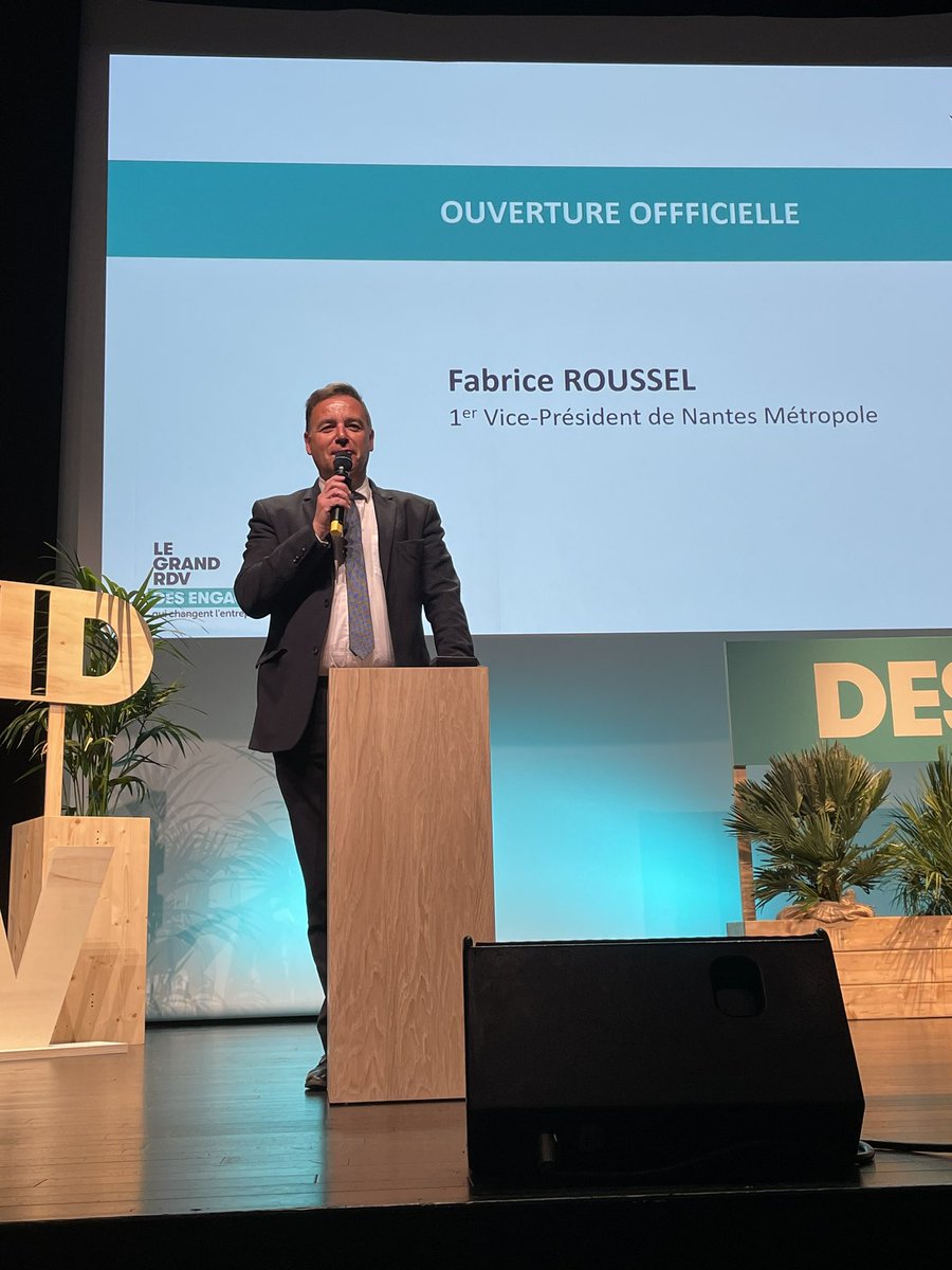 RousselFabrice's tweet photo. C'est parti pour la deuxième édition du Grand RDV des engagé.e.s. 1700 inscrits pour une journée de solutions, d'échanges et de coopération pour aller plus loin dans la responsabilité sociétale des entreprises. Merci à @salomesaque d'ouvrir cette journée. #GRDE https://t.co/eu2OGfjoQy