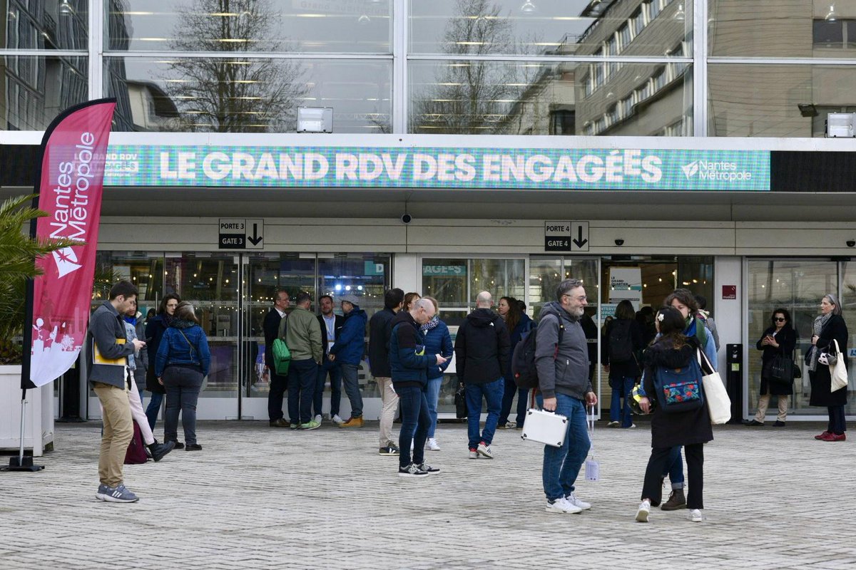 RousselFabrice's tweet photo. C'est parti pour la deuxième édition du Grand RDV des engagé.e.s. 1700 inscrits pour une journée de solutions, d'échanges et de coopération pour aller plus loin dans la responsabilité sociétale des entreprises. Merci à @salomesaque d'ouvrir cette journée. #GRDE https://t.co/eu2OGfjoQy