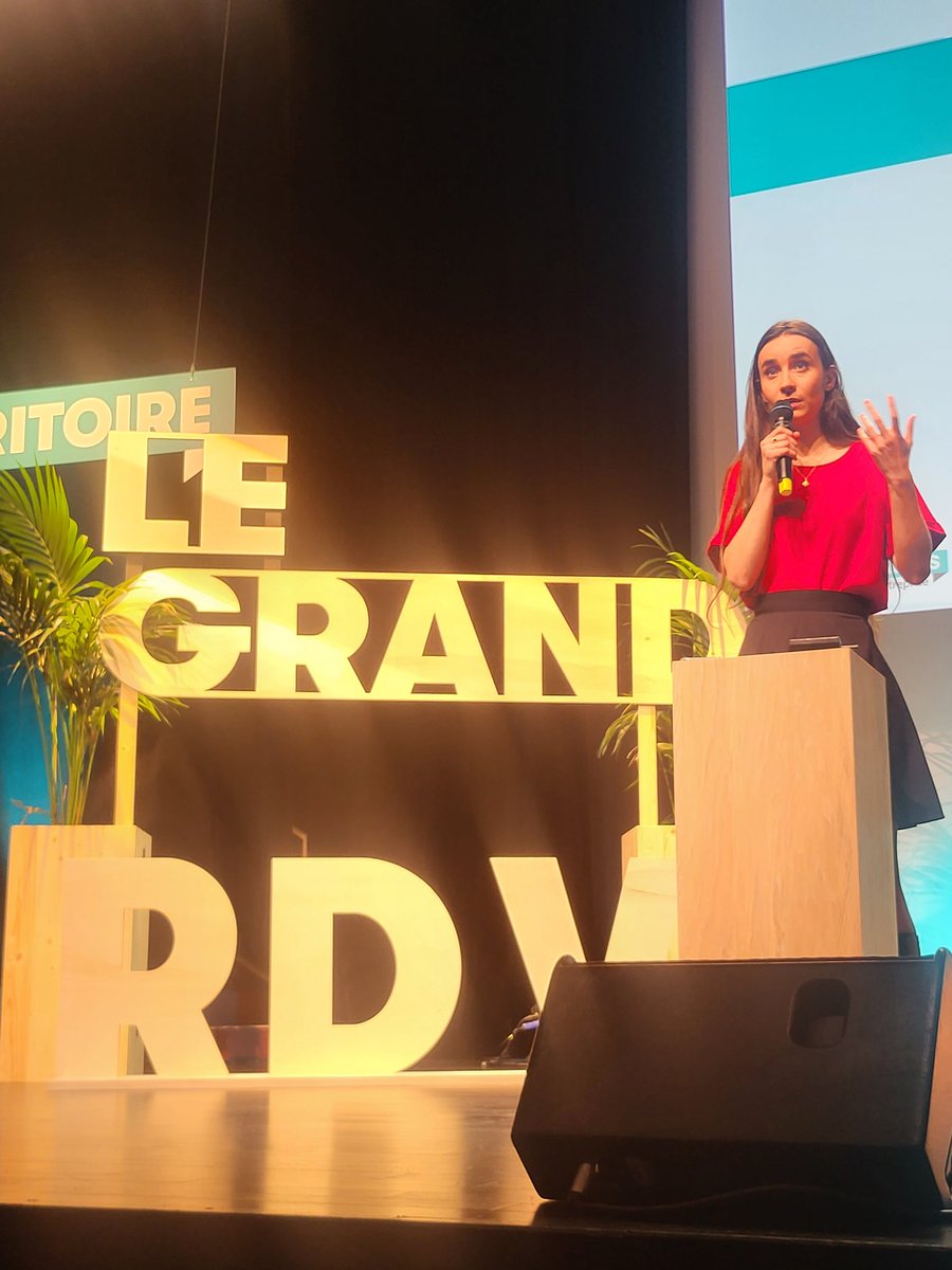 RousselFabrice's tweet photo. C'est parti pour la deuxième édition du Grand RDV des engagé.e.s. 1700 inscrits pour une journée de solutions, d'échanges et de coopération pour aller plus loin dans la responsabilité sociétale des entreprises. Merci à @salomesaque d'ouvrir cette journée. #GRDE https://t.co/eu2OGfjoQy