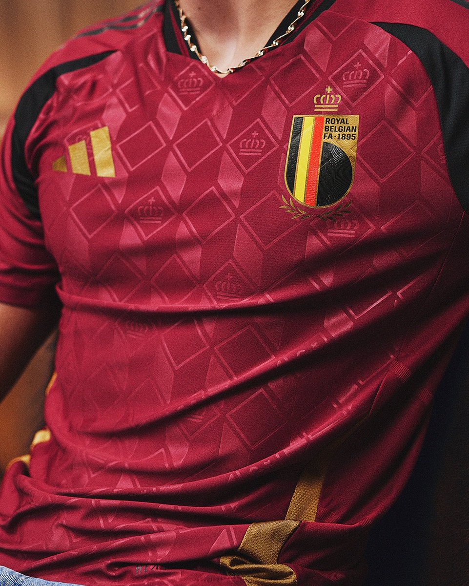 secretshirtco's tweet photo. Belgium’s new home shirt for the Euro’s has dropped. 

Rather classy. 👏👑 https://t.co/r4heOPC4bQ