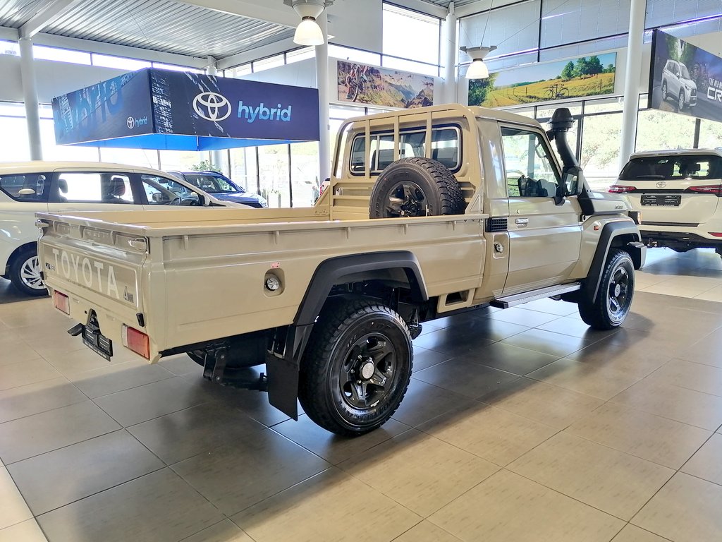 Hey <a href="/BushCertified/">CERTIFIED BUSHMAN 🇿🇲</a>, my team and I are ready when you are 😉

Also, interesting to learn this morning that Toyota now makes this baby in a 2.8GD engine. Same one as the Fortuner and Hilux. Really curious how that will work out considering buyers loved this Land Cruiser for it's