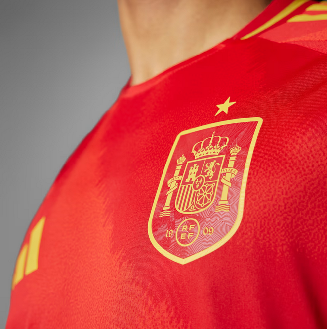GradaBpro's tweet photo. 🚨 OFICIAL

👕Camiseta de la primera y segunda equipación de la @SEFutbol para la Eurocopa 2024:

💰PVP: 150 €