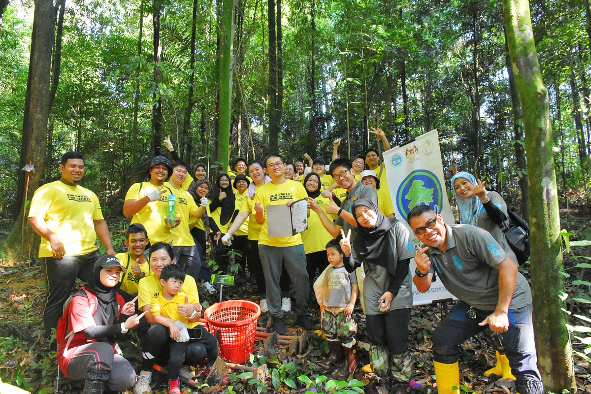 FRIMKepong's tweet photo. 20 staf Diamond Technique tanam 20 pokok di @FRIMKepong pd 9/3 bg menyokong Kempen Penanaman @100jutapokok 

#PokokKitaKehidupanKita #OurTreesOurLife #100JutaPokok #CSR_FRIM #FRIMTanamPokok #TreePlantingFRIM https://t.co/wk3mbLjqtF