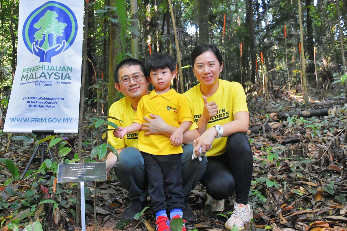 FRIMKepong's tweet photo. 20 staf Diamond Technique tanam 20 pokok di @FRIMKepong pd 9/3 bg menyokong Kempen Penanaman @100jutapokok 

#PokokKitaKehidupanKita #OurTreesOurLife #100JutaPokok #CSR_FRIM #FRIMTanamPokok #TreePlantingFRIM https://t.co/wk3mbLjqtF