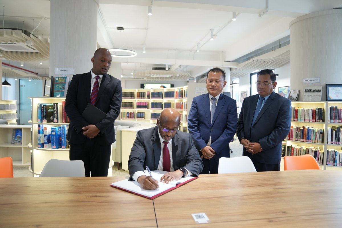 KRTribunal's tweet photo. H.E. @nkubitob , Ambassador Extraordinary and Plenipotentiary of the Republic of Rwanda to the Kingdom of Cambodia with Residence in Seoul on 13 March 2024 paid an official visit to the premises of the  ECCC. 📃https://t.co/yzzn75Qlrg https://t.co/IlZZ8K3o1A