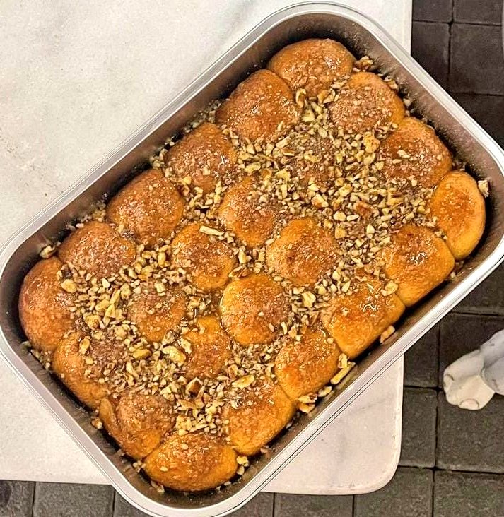 مبارك عليكم الشهر وكل عام وانتم بخير
منتج رمضان متوفر في تطبيقات التوصيل جاهز وذا شيفز 
خليه بريوش محشية جبن بصوص الكراميل والبيكان
او من فرعنا الجديد في حي الصحافة
 maps.app.goo.gl/76noUgJhrX5WQt…