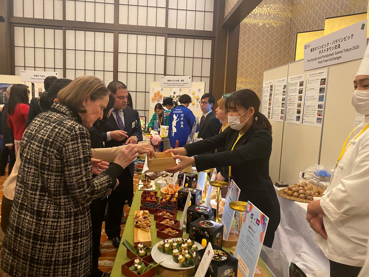 LocalMofa's tweet photo. Participants tasted sweets jointly made by @preftokushima & Cambodian🇰🇭high school students! Tokushima was a #HostTown of 🇰🇭 along with 🇩🇪 🇬🇪 🇳🇵 for Tokyo2020🏟️
参加者は徳島県と #カンボジア の高校生が共同開発したスイーツを試食✨
#ホストタウン @GermanyinJapan @GeorgiainJapan https://t.co/7QZhBI2Asr