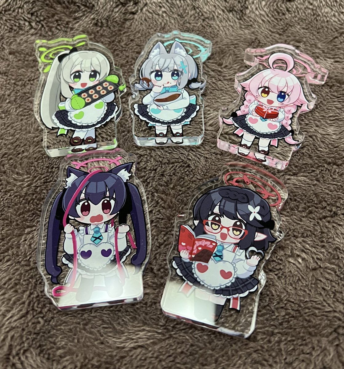 ホシノ(ブルーアーカイブ) ,黒見セリカ(ブルアカ) ,砂狼シロコ(ブルアカ) 「海越えてウチに届いた!撮影技術がしんでる! 」|こくもすのイラスト