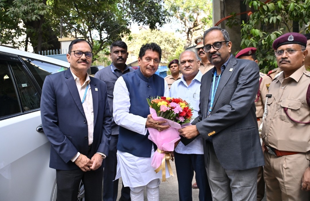 BPCLimited's tweet image. We’re proud to announce the successful implementation of air purifier units on 100 BEST buses in the Mumbai Metropolitan Region (MMR) in collaboration with the Maharashtra Pollution Control Board (MPCB) and M/s APRO Greentech, marking a significant milestone in the journey.