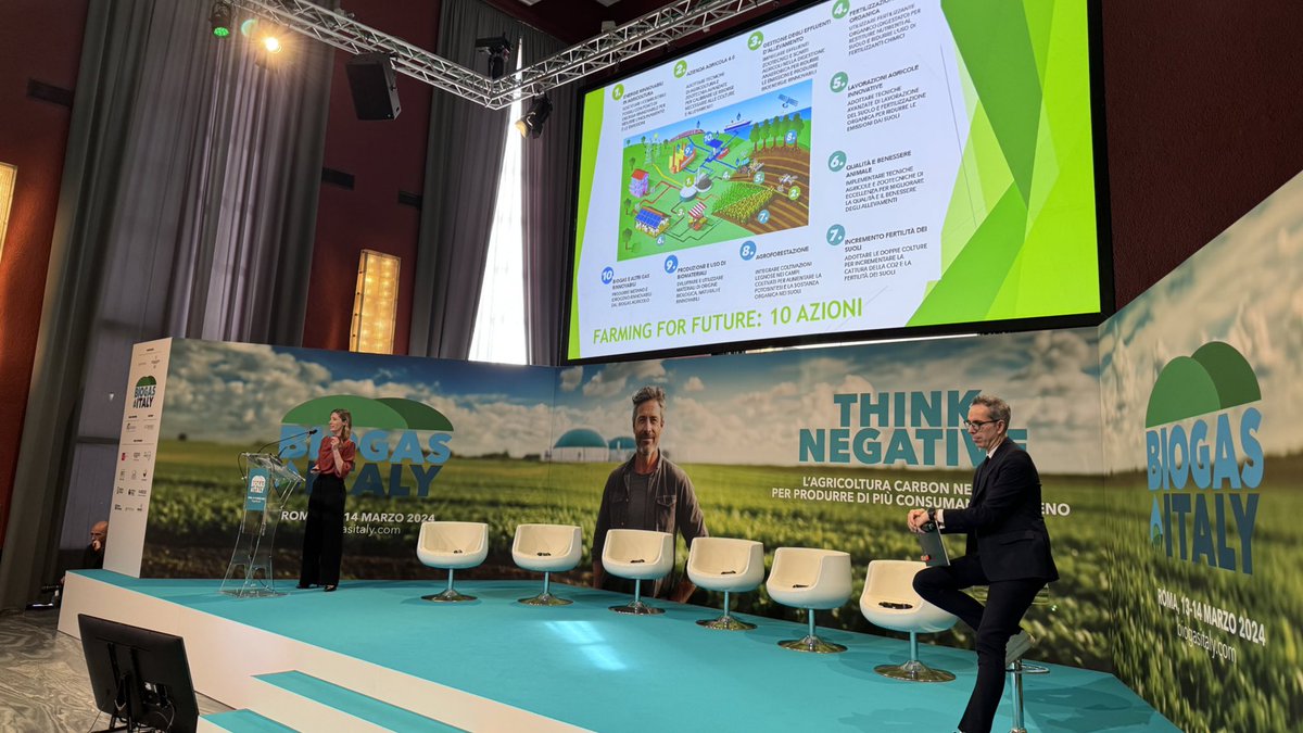 consorziobiogas's tweet photo. Al via la seconda e ultima giornata di #BiogasItaly.
Sul palco @diana_petroio che presenta la nuova Fondazione Farming for Future.
#ThinkNegative https://t.co/SP4sVnPJyY