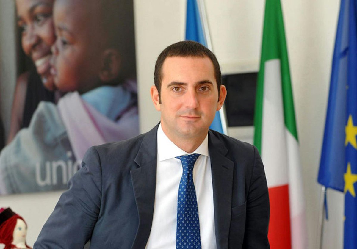 ultimora_pol's tweet image. Vincenzo #Spadafora lancia un nuovo progetto politico dopo le europee: "Porterò il mio essere gay e l'essere cattolico praticante, daremo un contributo al centrosinistra." 

@ultimora_pol