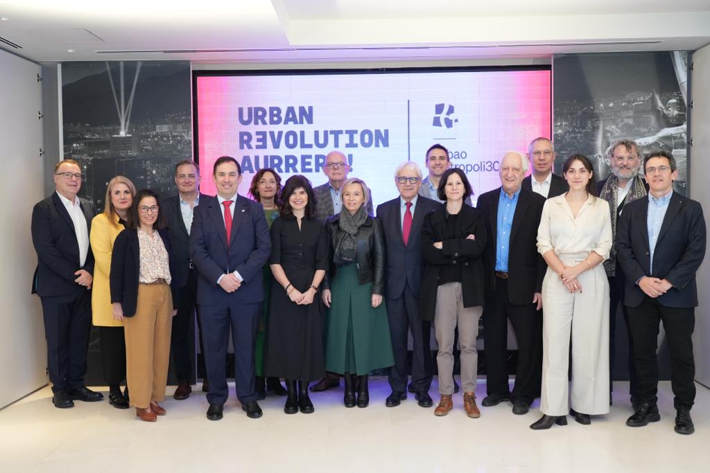 bilbaometropoli's tweet photo. 📢 #UrbanRevolutionAurrera discussion tables begin.
/ Focused on the 4 concepts of the Manifesto Proposal.

/ With the participation of #BilbaoMetropoli30 partners and international urbanism experts.

#TheBayAwards #Bilbao https://t.co/MQn2LHhp6z