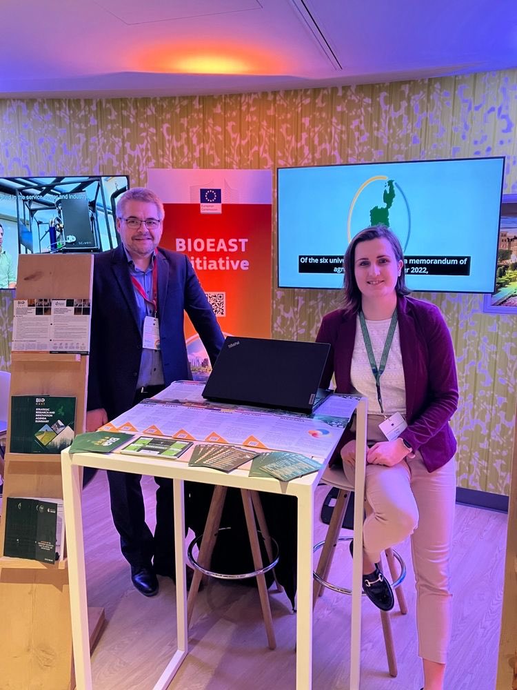 🌱 The Bioeconomy Changemakers Festival is about to kick off! ✨ The BIOEAST STAND is prepped and we can't wait for the insightful discussions ahead. 🌍 Let's dive into the future of bioeconomy together! #BioeconomyChangemakers #BIOEASTUniNet #InnovationAhead