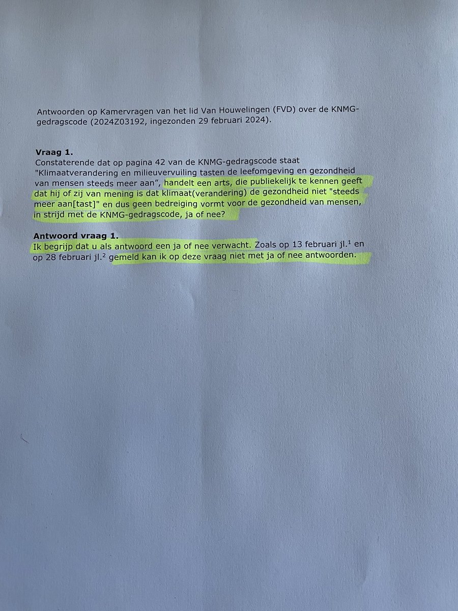 PvanHouwelingen's tweet photo. Laat even tot u doordringen wat dit antwoord dat we zojuist hebben ontvangen van het kabinet betekent. Artsen die van mening zijn dat klimaatverandering geen bedreiging vormt voor de volksgezondheid zijn mogelijk (!) STRAFBAAR. Maar zelfs de minister weet dat niet zeker!#LexCerta https://t.co/KfbpdhO0a3