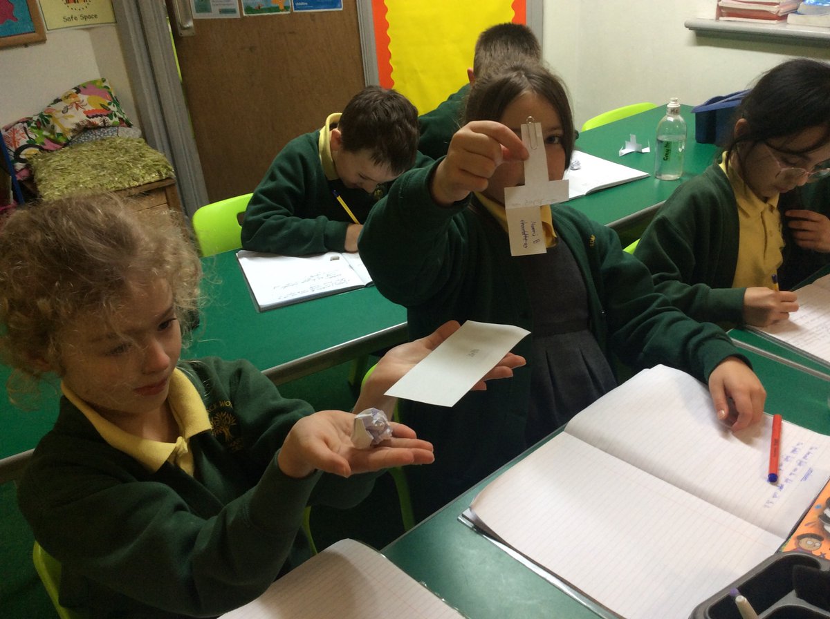 MrsDaniel_RSW's tweet photo. Birch Class devised a fair test to explore how different treatments affect the falling time for paper https://t.co/ZXuKvXD24s