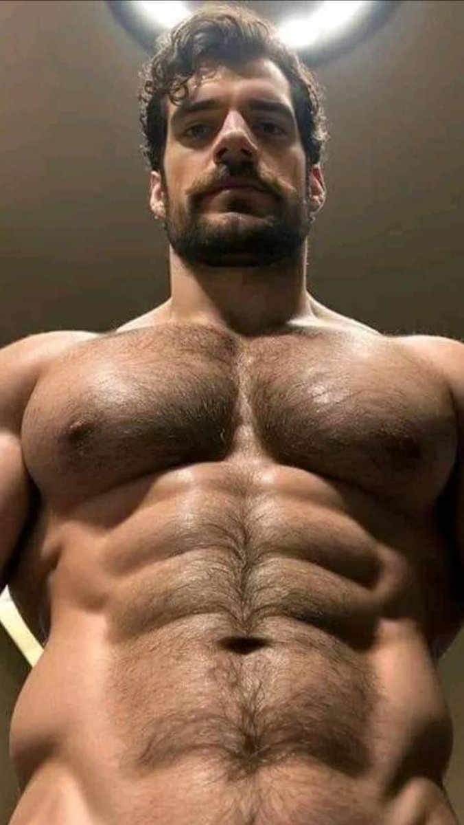 TaroCine's tweet photo. Cuando Henry Cavill abre por error la cámara frontal. https://t.co/OwywMcO7hb