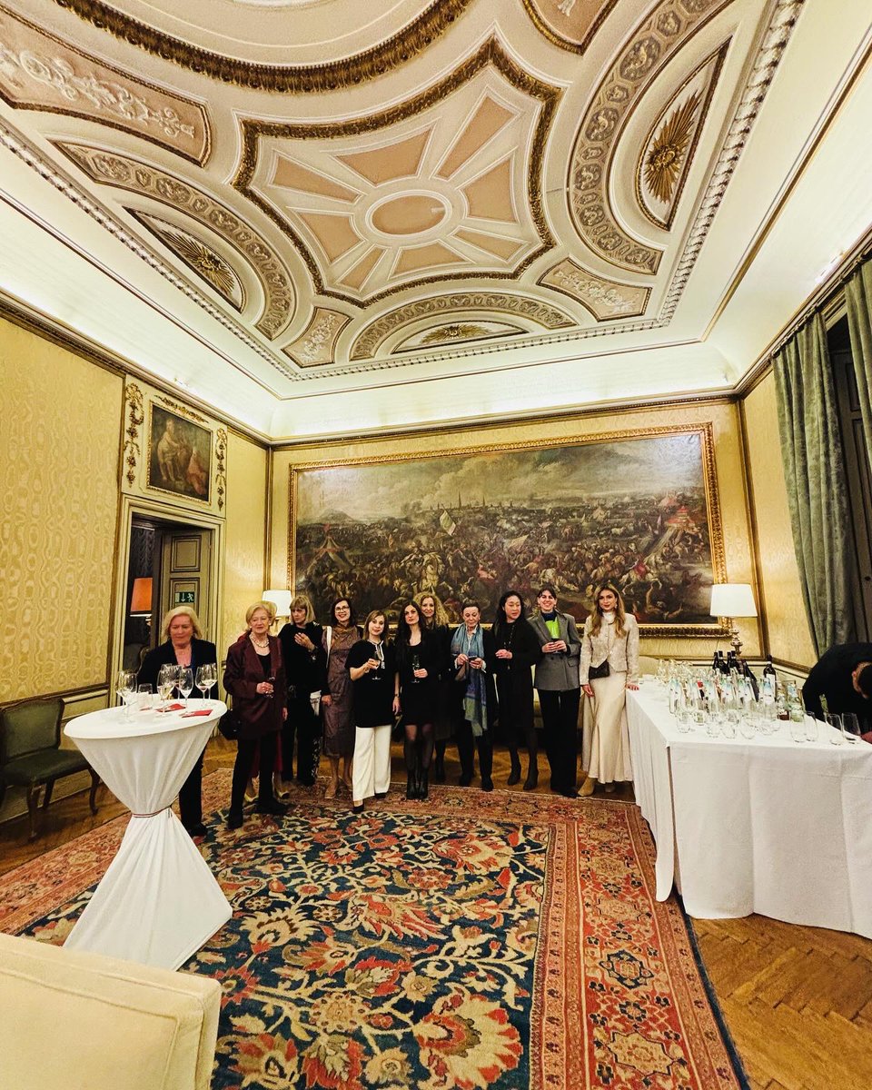 LidiaMusic3's tweet photo. É stato un vero piacere partecipare all’evento che ha visto Andrea Jonasson, grande attrice di teatro e vedova del Maestro Giorgio Strehler, ricevere a Palazzo Metternich il Premio Nazionale Difesa Consumatori Made in Italy 2024 @ItalyinAustria https://t.co/pHUptH3oiv