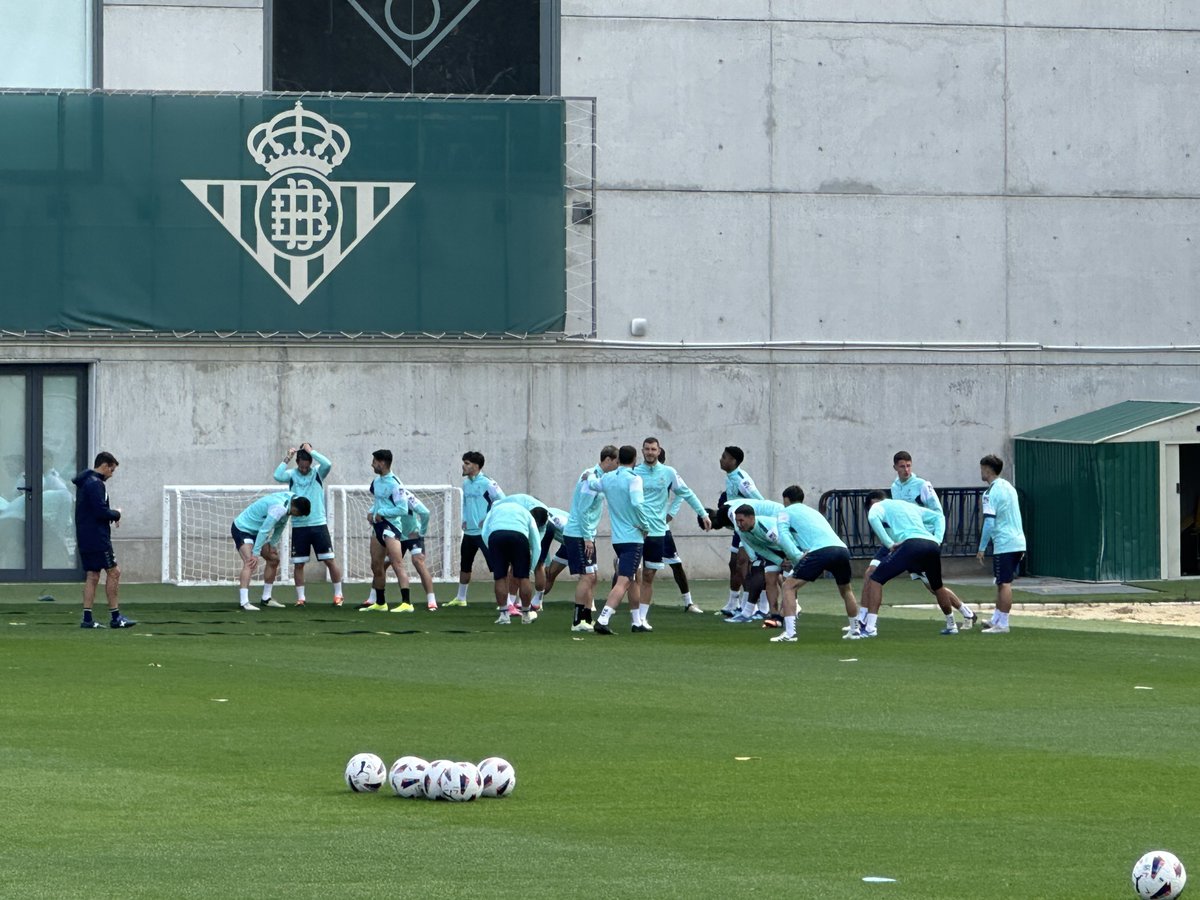 PGonzalezMedina's tweet photo. Youssouf Sabaly sigue sin entrenarse con el grupo.

@deportesDDS https://t.co/84s7Bc35Kd