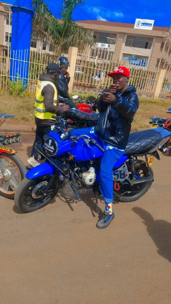 hball_1's tweet photo. @ciphervinny @city_digest Hakua champ wa nguvu, alikua mwizi. Actually he was trying to snatch a phone. https://t.co/ACTtMFeKJ1