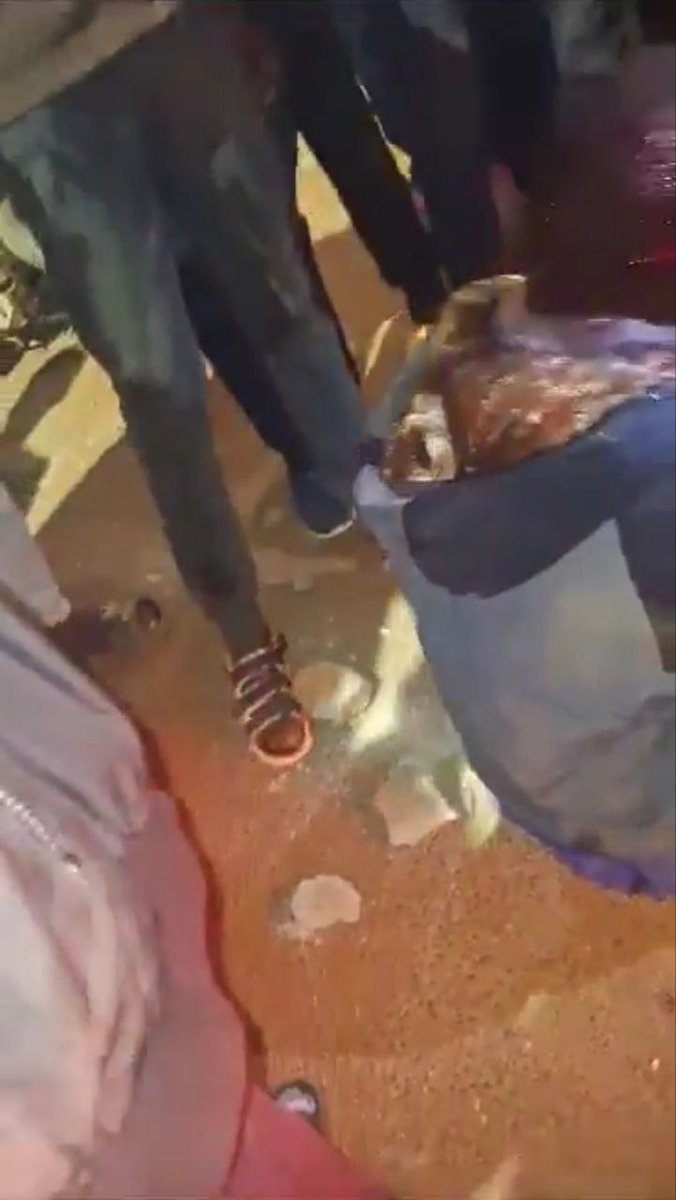 TheTrendsKe's tweet photo. One thief killed as a gang of thieves caught trying to steal from a Muranga University student were clobbered by angry mob. Watch👇 https://t.co/eO6gjdBJE2