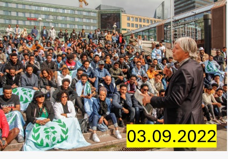 EriNorForening's tweet photo. En samling i 2022 utenfor Oslo S. Ola Elvestuen (V) holder en motivasjonstale etter at et fredelig arrangement ble stoppet. Mange har blitt dømt for vold. Norske byer har blitt utsatt for herværk og frykt. Hvorfor dekker ikke media Olas rolle i galskapen? #StoppVolden@Rotevatn @abidraja @Stortinget @arbeidspartiet @Venstre @MasudGh @ingridfiskaa @Senterpartiet @jonasgahrstore @erna_solberg @bmoxnes @Raudt @Svparti @audunlysbakken @PSTnorge @Raudt @Trondheim @KirkensBymisjon @Nrk @dagbladet @Klassekampen