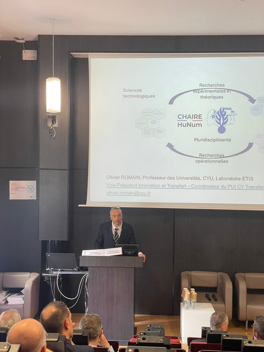 CRGN_GN's tweet photo. 🧑🏫 Le Professeur @o_romain_ucp, titulaire de la chaire Humanités Numériques (#HuNum) et vice-président de @UniversiteCergy, présente @UniversiteCergy et développe la manière selon laquelle chacun est acteur des nouveaux usages technologiques de demain 🧑💻
#PDSF2024 https://t.co/i0aLAhCpl8