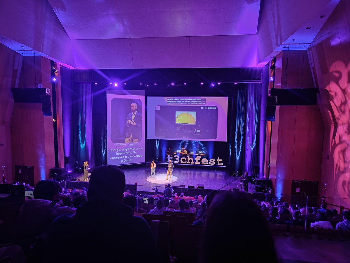 capars0's tweet image. Empezamos el @T3chFest con una interesantísima charla de @OboriaDigital+@officialsaco #T3chFest24