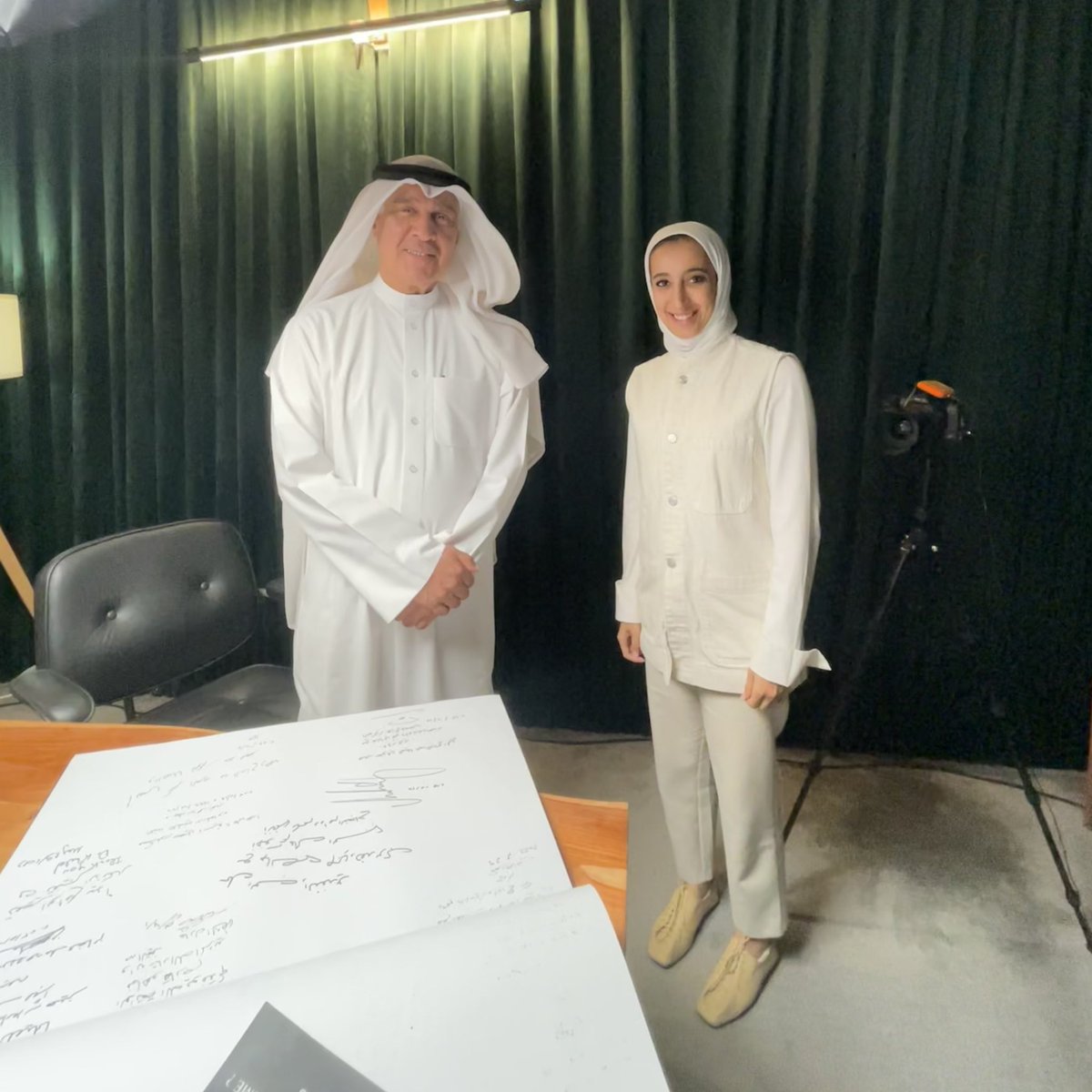 وخز قلبي صباح اليوم خبر وفاة العم أحمد الرحماني، الرمز الوطني المتواضع الذي ظل في الظل منذ تحرير الكويت لأن الوطنية ليست بضاعة يبيع ويشتري بها، كان رجلا هينا تلمس طيبته وابوته منذ اللحظة الأولى التي تلتقيه فيها، عزاؤنا أنه عند رب رحيم.