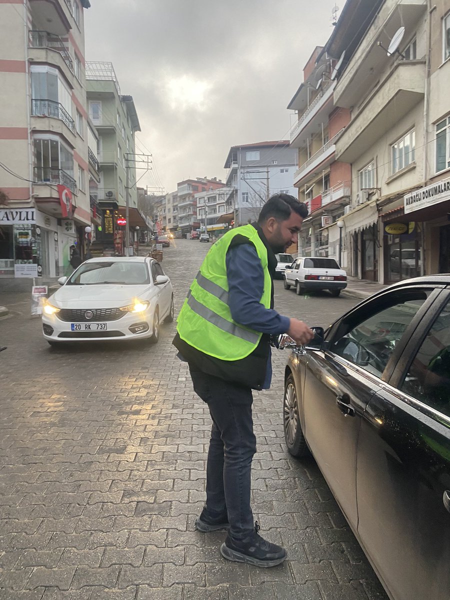 akgencbuldan's tweet photo. İftara yetişemeyenlere BULDAN  AK Gençlik yetişiyor 😊

#iftara5kala⏳  programımız kapsamında; Şehrimizde iftara yetişemeyen vatandaşlarımıza iftariyelik ikramında bulunduk. 

#Ramazanı, paylaşmakta bir ibadettir  🙏
@osmanzolan 
@yucelgungor20
@osmannazlier 
@eyupkadirinan https://t.co/oFKSlLZ7Vs