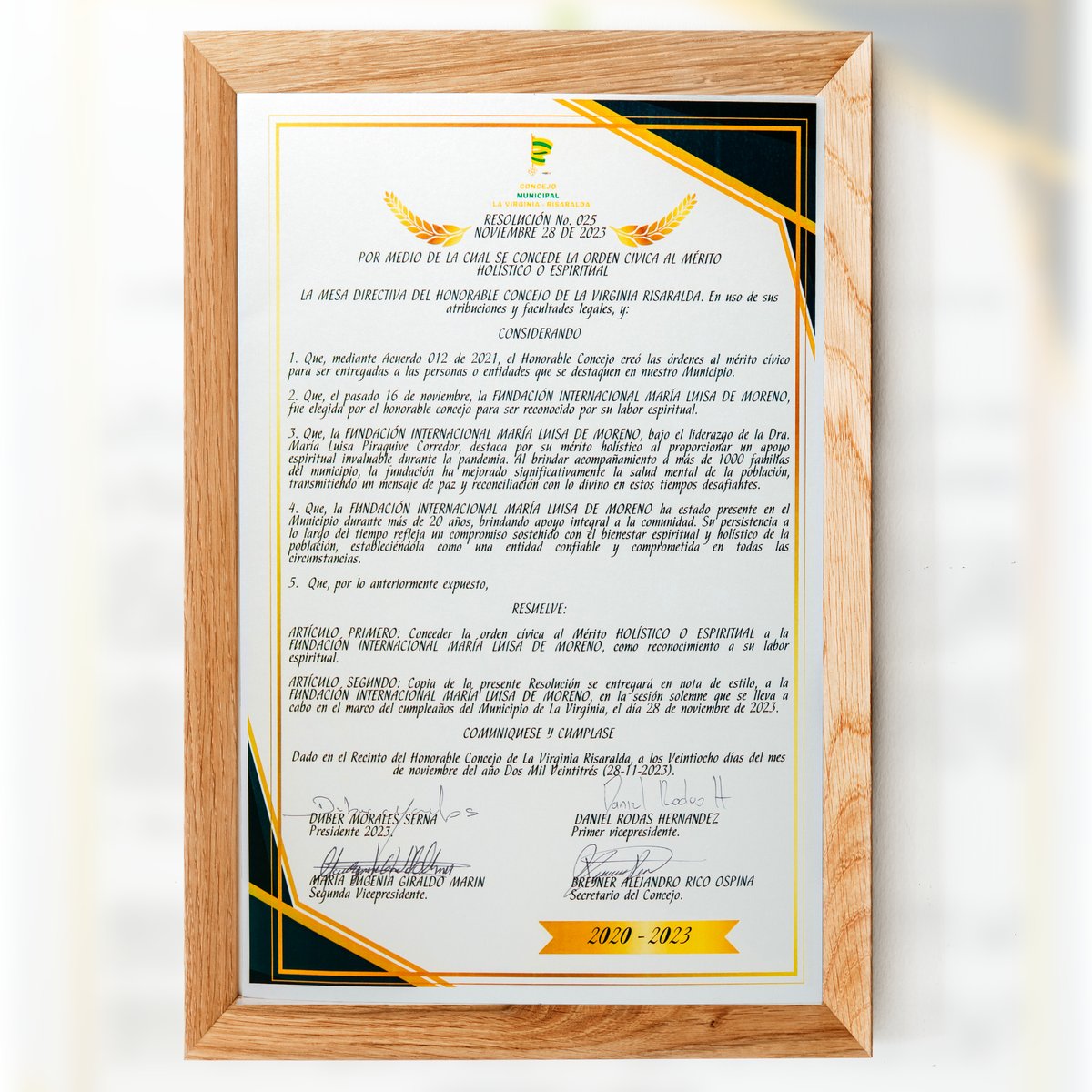 FIMLM's tweet photo. #Reconocimiento 🏆 | El Concejo Municipal de La Virginia • Risaralda, otorgó la Orden Cívica al Mérito Holístico o Espiritual a la @FIMLM por el impacto que ha tenido el acompañamiento espiritual de la Dra. @MLPiraquive en este municipio.

👉Conoce más: https://t.co/dcxmtEgNXW https://t.co/XqoU35rQmA