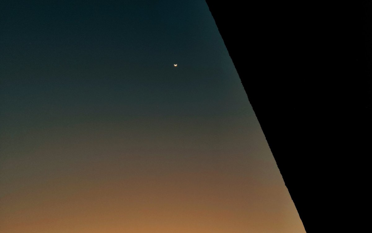 RaheenaKousar's tweet photo. the moon is still the moon in all of its phases. 🌙 https://t.co/dSbav68P8e