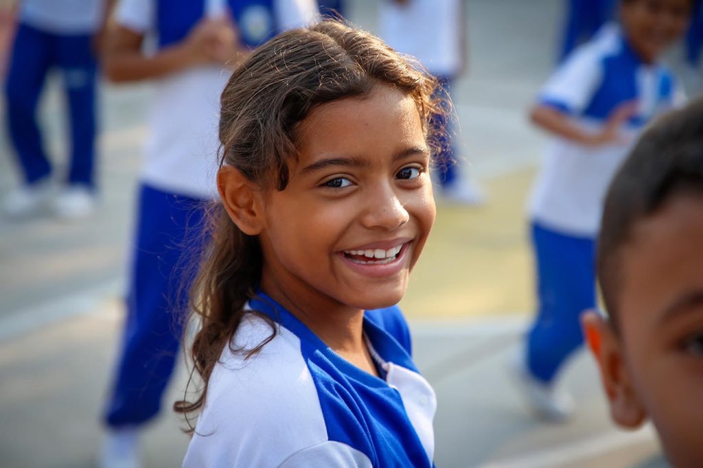 Bleyriketh's tweet photo. ¡Unidos por el bienestar de nuestros niños! ⚽️🏀🏐 @inredsantamarta Mediante charlas y juegos, les mostramos a los estudiantes la importancia de una vida saludable y les enseñamos cómo inscribirse gratuitamente en la plataforma de disciplinas deportivas. https://t.co/cEwnYtGU2D