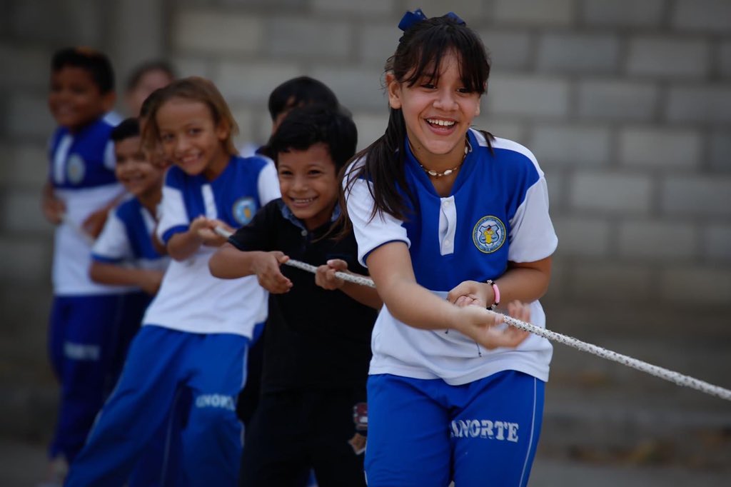 ¡Unidos por el bienestar de nuestros niños! ⚽️🏀🏐 <a href="/inredsantamarta/">Inredsantamarta</a> Mediante charlas y juegos, les mostramos a los estudiantes la importancia de una vida saludable y les enseñamos cómo inscribirse gratuitamente en la plataforma de disciplinas deportivas.