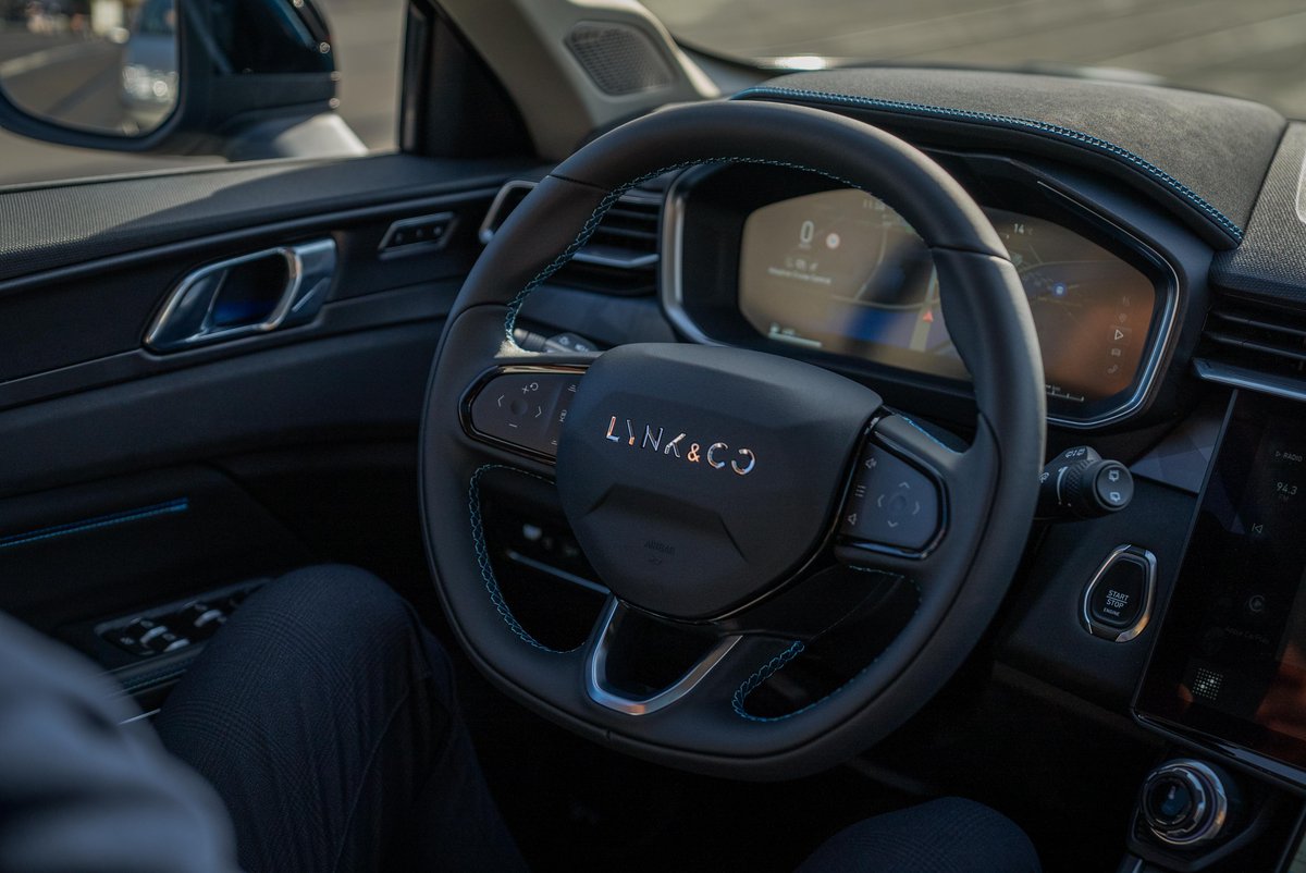 Get behind the wheel of the 01 and settle into its power-operated driver’s seat with lumbar support and adjustable heating. Seats are built for protection, so you can enjoy comfort and safety in one package!