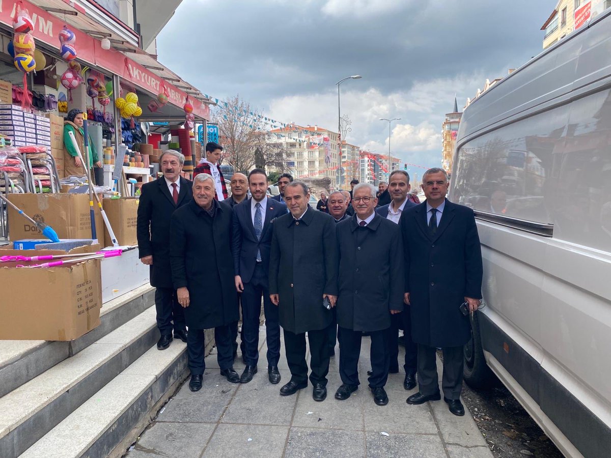 Akyurt Belediye Başkan Adayımız Emre Altun ve Ankara Büyükşehir Belediye Başkan Adayımız Celal Mümtaz Akıncı ile Akyurt esnafını ziyaret ettik, vatandaşlarımızla dertleştik.💧💧

#ALEM BUYSA DEVA SENSİN