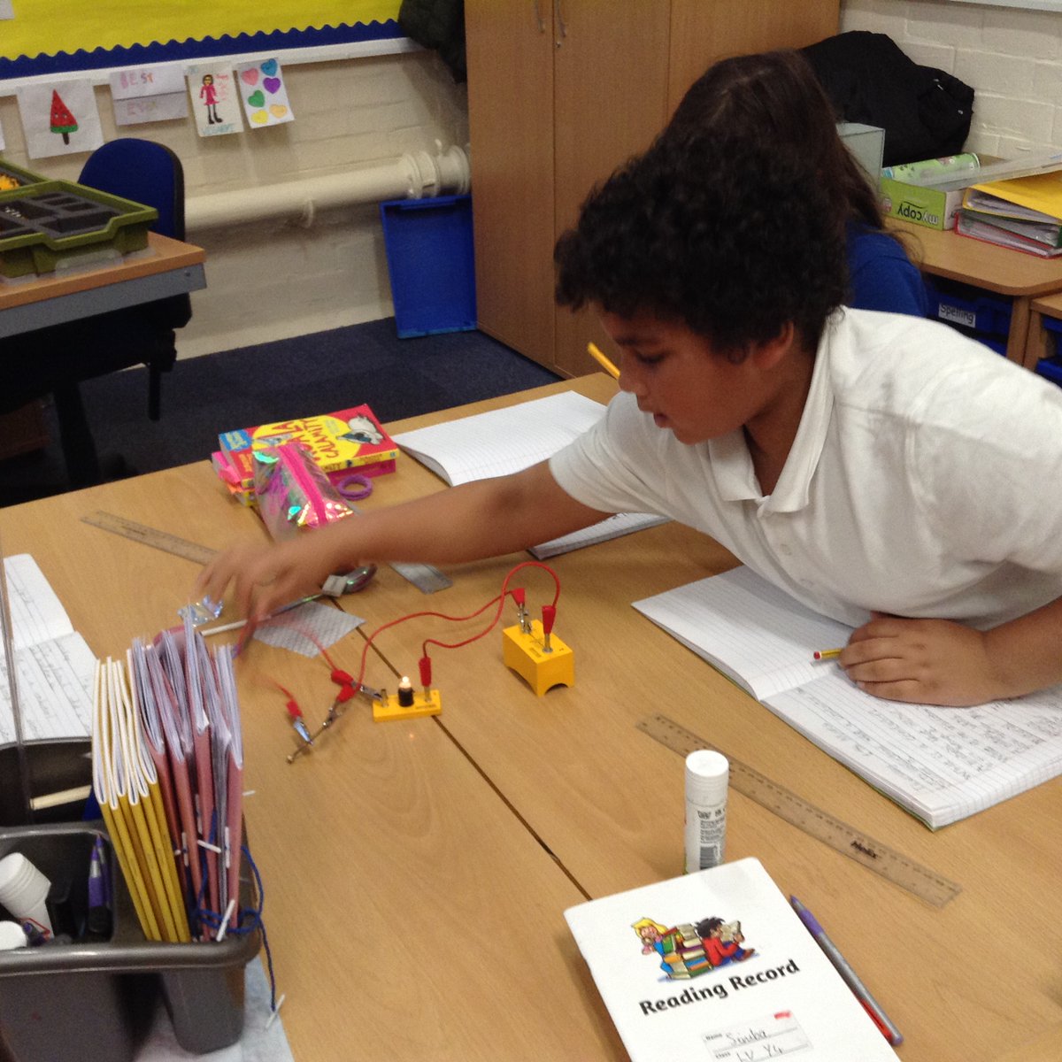 latimerprimary's tweet photo. 4LV have been investigating which materials are conductors and which materials are insulators. We also discussed the idea of fair testing and the importance of checking the accuracy of our results. #LatimerScience #Investigation #Fairtesting #LovingScience https://t.co/3wNyXdWNbZ