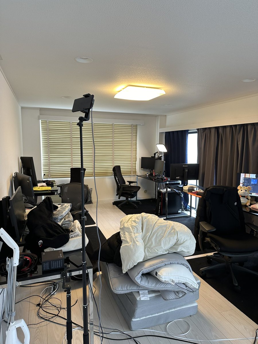 CLEAR_OW's tweet image. Huge shoutout to @_VARREL for letting me use their team house, qualified for Korea LAN see you in April for now celebratory dinner LETS GOOOOO