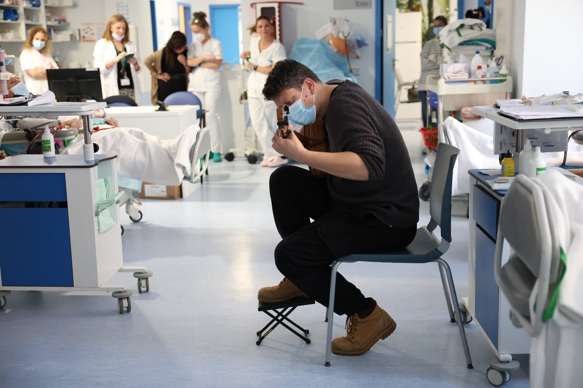 hospital_hvn's tweet photo. El Hospital aboga por una Salud renal para todos en el #DiaMundialDelRinon junto a @ALCER_granada 
El 🏥 atiende a 212 pacientes en tratamiento renal sustitutivo con diálisis, 65 de ellos en domicilio, de los que 7 reciben hemodiálisis .
https://t.co/b1tn2Ai9P9 https://t.co/dd5HoWnbDA