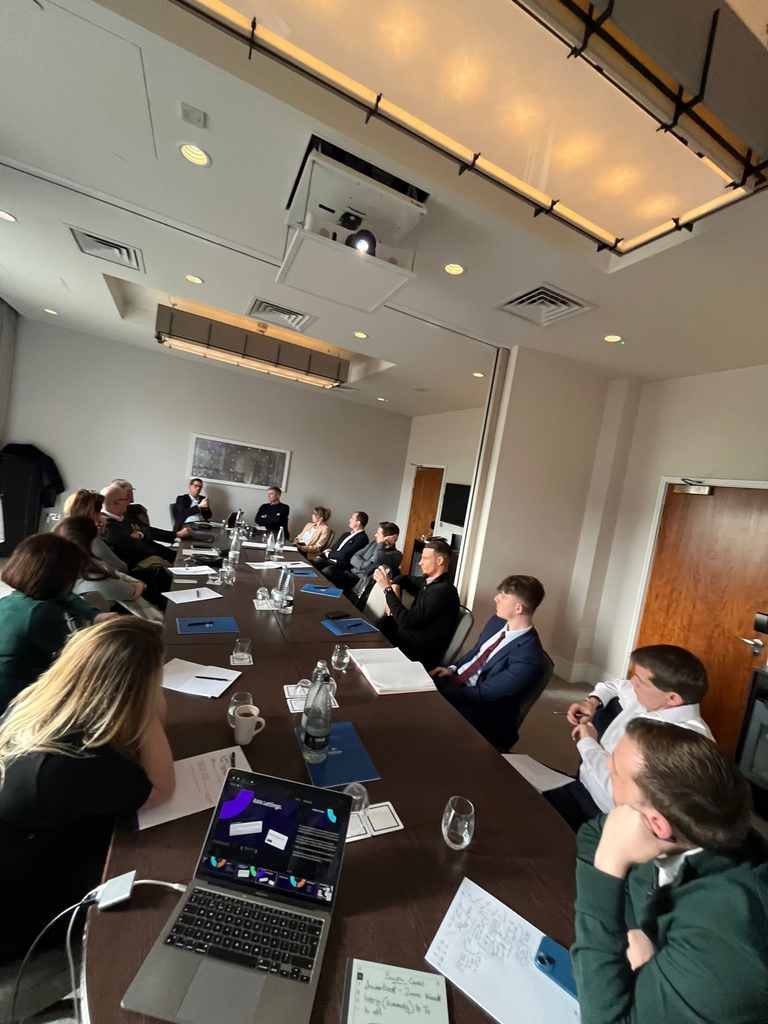 RelocationAgent's tweet photo. The #RANRegionalMeetings are in full swing, kicking off with a fantastic turnout and engaging discussions at South Coast yesterday! Now, we're gearing up for another productive day as we head to Thames Valley. #Networking #RelocationAcrosstheNation https://t.co/nteaYbwxkH