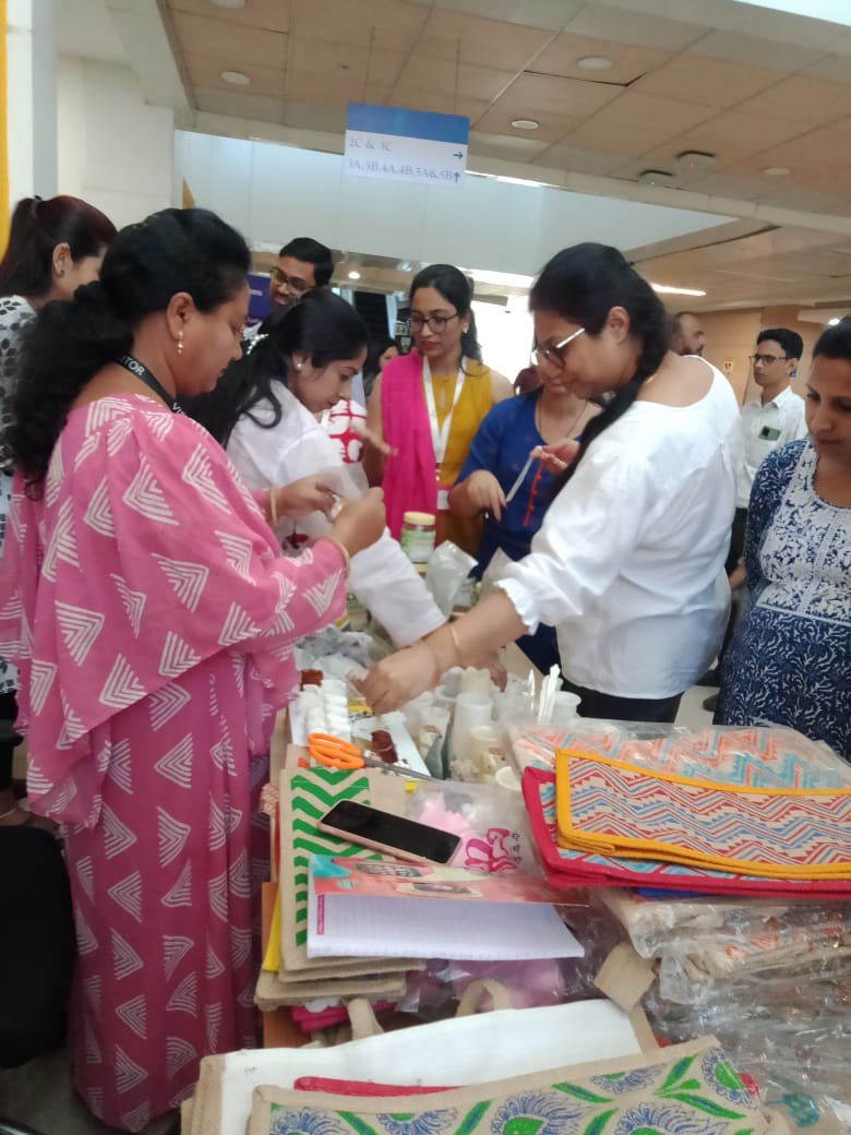 This #IWD2024, women artisans from self-help groups across India exhibited handmade products at RCP as part of 'EmpowHER Rural Mela', in collaboration with Reliance Foundation.

See this thread for glimpses!

#EmpowHER #InspireInclusion #InvestInWomen #AccelerateProgress