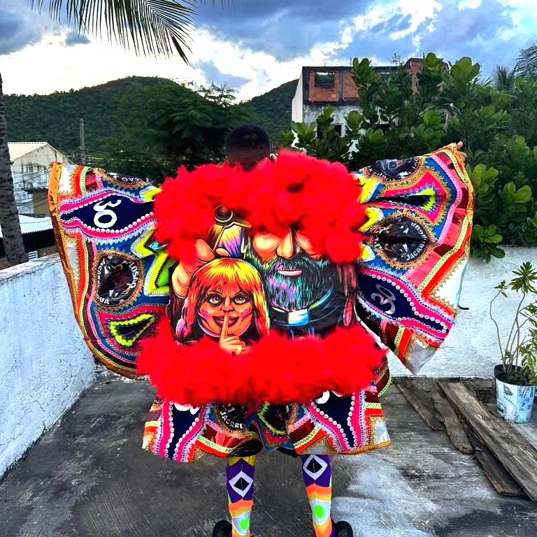 BateOficial's tweet photo. EXPLOSÃO DE JACAREPAGUÁ

🎭 CARNAVAL 2024 🎭

#batebola #batebolas #bateboleiro #bateboleira #bateboleiras #bateboleiros #euamobatebola #carnavalrj #carnaval2024 #batebolete #originalidades #suburbio #photography #riodejaneiro #planetabatebola #cultura https://t.co/AyJ3z67piu