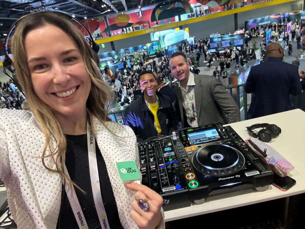 Even the DJ here at Oracle Cloud World is rocking our new branding! Great work Reuben M sharing the UKOUG message. Best picture so far!! Come and pick up a badge and tag us in for a chance to win an apple #airtag or #tile #ukougtag Loving our community. #networking #branding