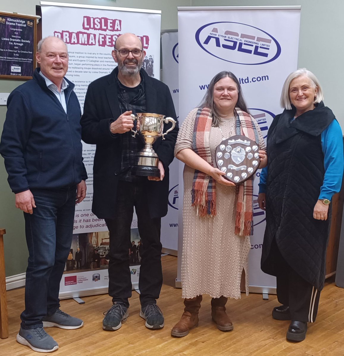 ADCI Chairperson Liam Hannaway and Festival Secretary Anne Garvey were delighted to present an Adjudicator's Award and The Audience Award to Sinead McAleavey and John Shannon from Rathfriland Players for their unique show Little Hills.
#amdram #adci