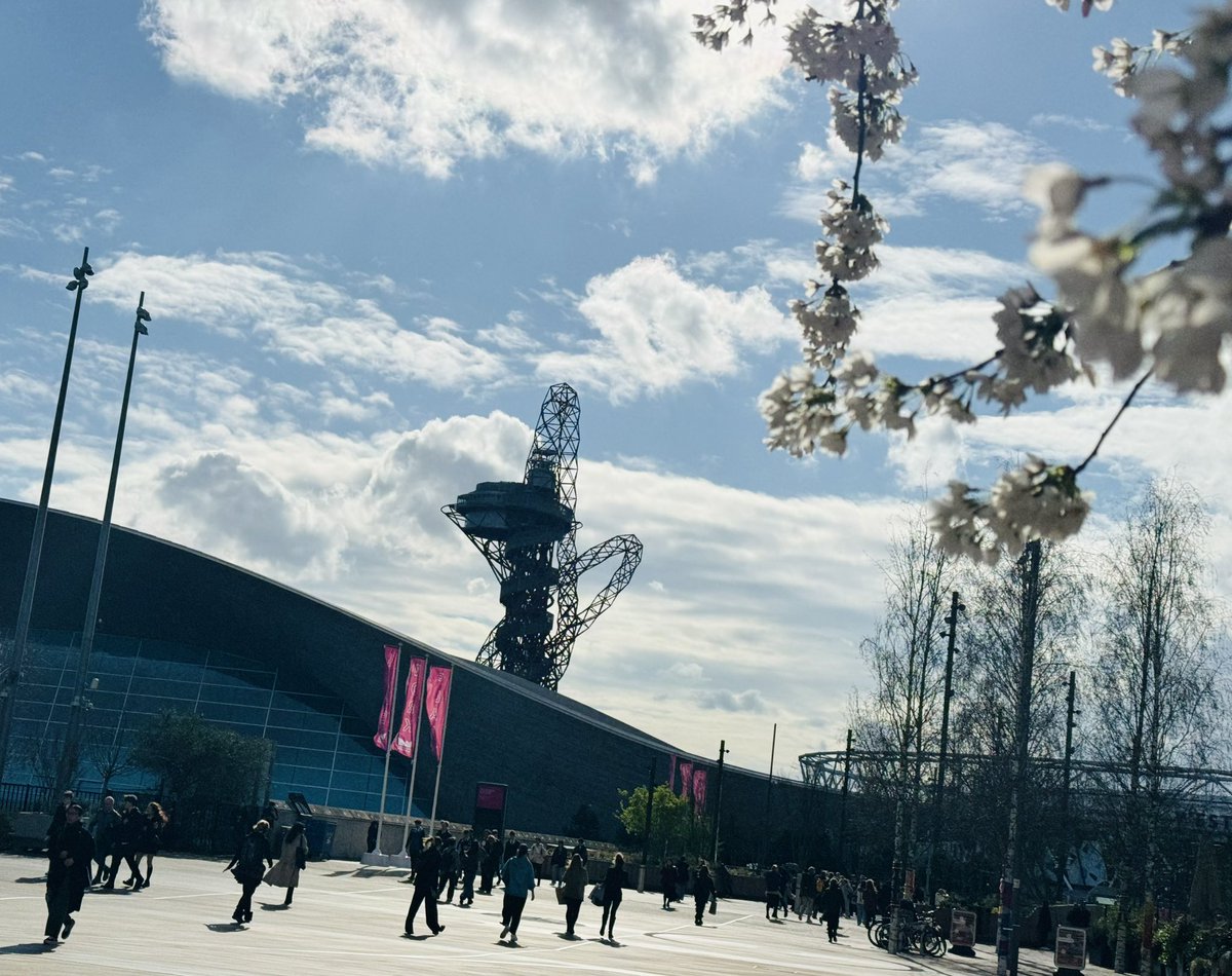 Breezy weather at Stratford now, still good to see blue skies 😊 @itvweather @SallyWeather @visitlondon