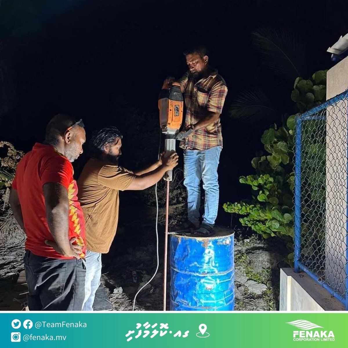 TeamFenaka's tweet photo. ގއ. ކޮލަމާފުށީގެ ކަރަންޓުގެ ހާލަތު ރަނގަޅު ކުރުމަށްޓަކައި 3 ވަނަ ޓްރާންސްފޯމަރު ބެހެއްޓުމުގެ މަސައްކަތް  މިހާރު ވަނީ ނިންމާލާފައި.
#TeamFenaka https://t.co/CIbvPliC3Z